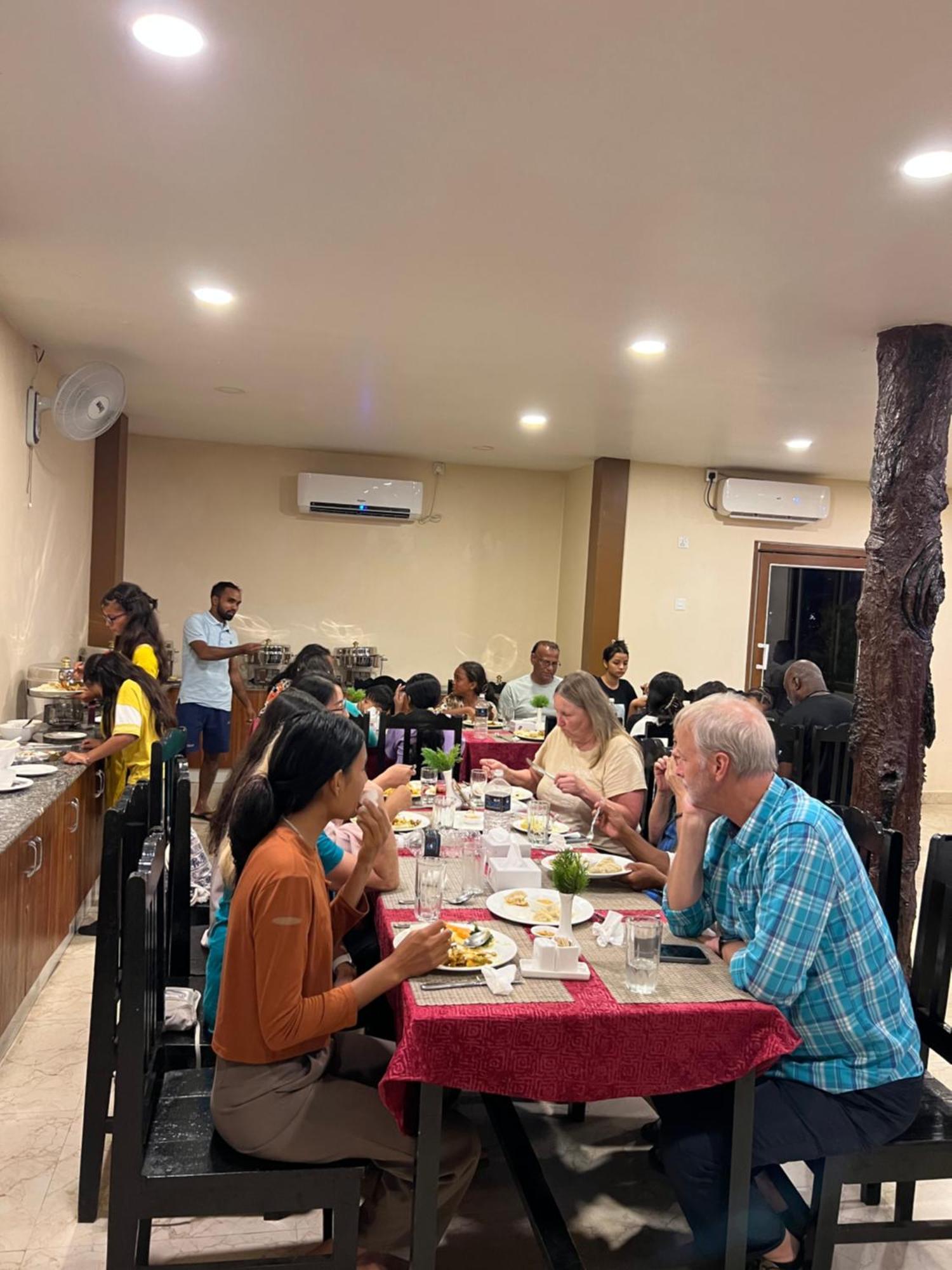 Ama Garden Sauraha Hotel Exterior foto